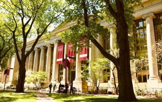Harvard boosts BlackRock Bitcoin ETF holdings to $442.8 million, expanding exposure by 257%